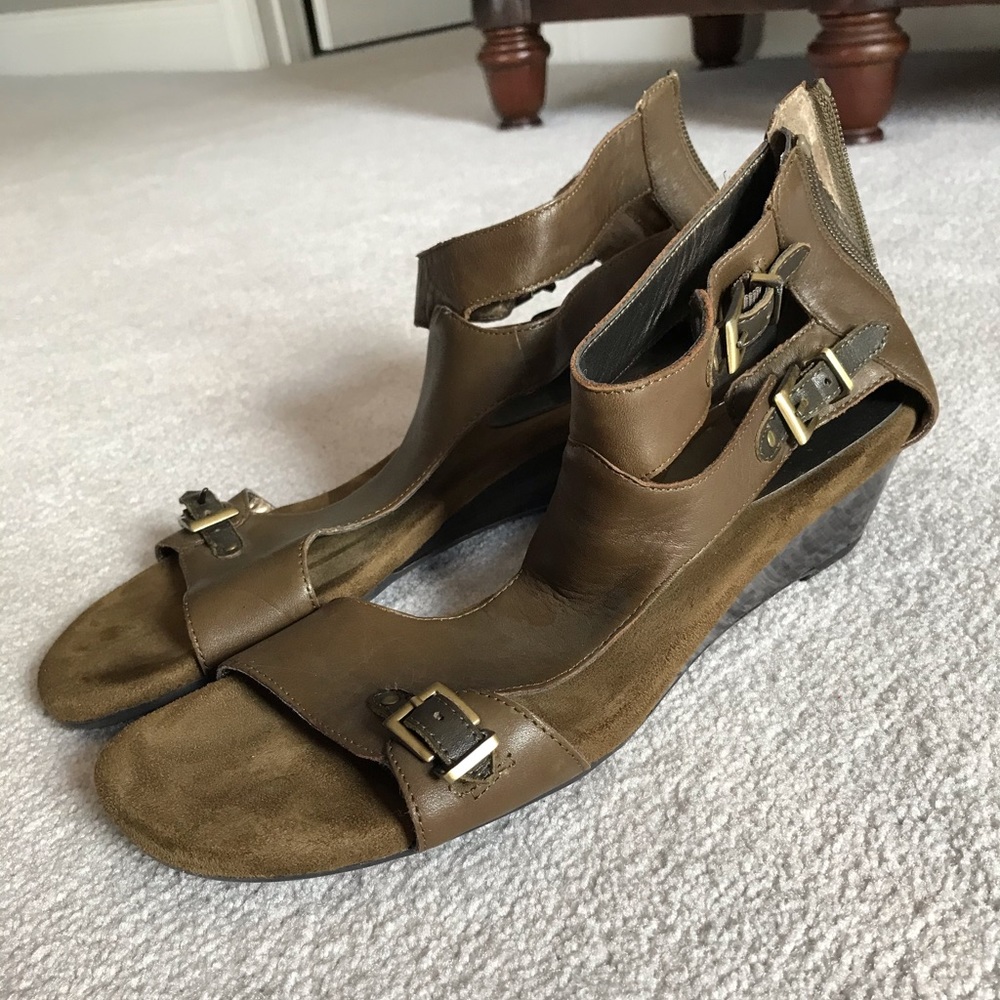 Aerosoles Leather Kitten Wedge size 10
